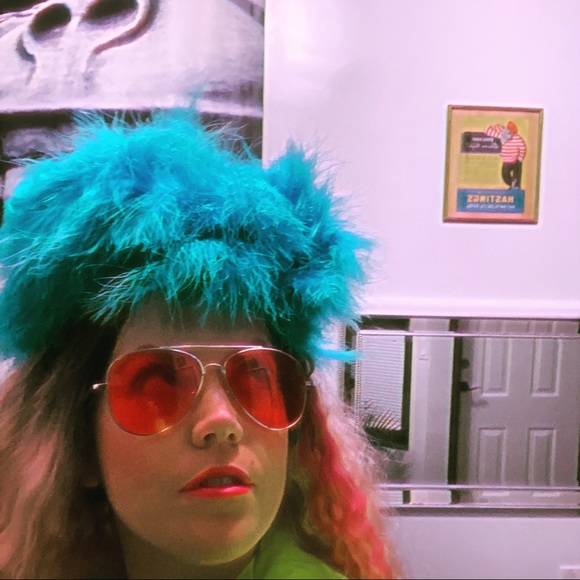 Meet your Posher, Sarah - Picture 3 of 4